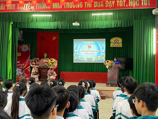 LỄ KẾT NẠP ĐOÀN VIÊN MỚI “TIẾP NỐI LÝ TƯỞNG – TỰ HÀO TUỔI TRẺ TRƯỜNG THCS HẢI PHƯƠNG”