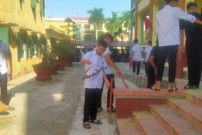 Học sinh trường THCS B Hải Hậu tham gia lao động, vệ sinh trường lớp, tạo cảnh quan xanh – sạch – đẹp chuẩn bị năm học mới 2026 – 2027